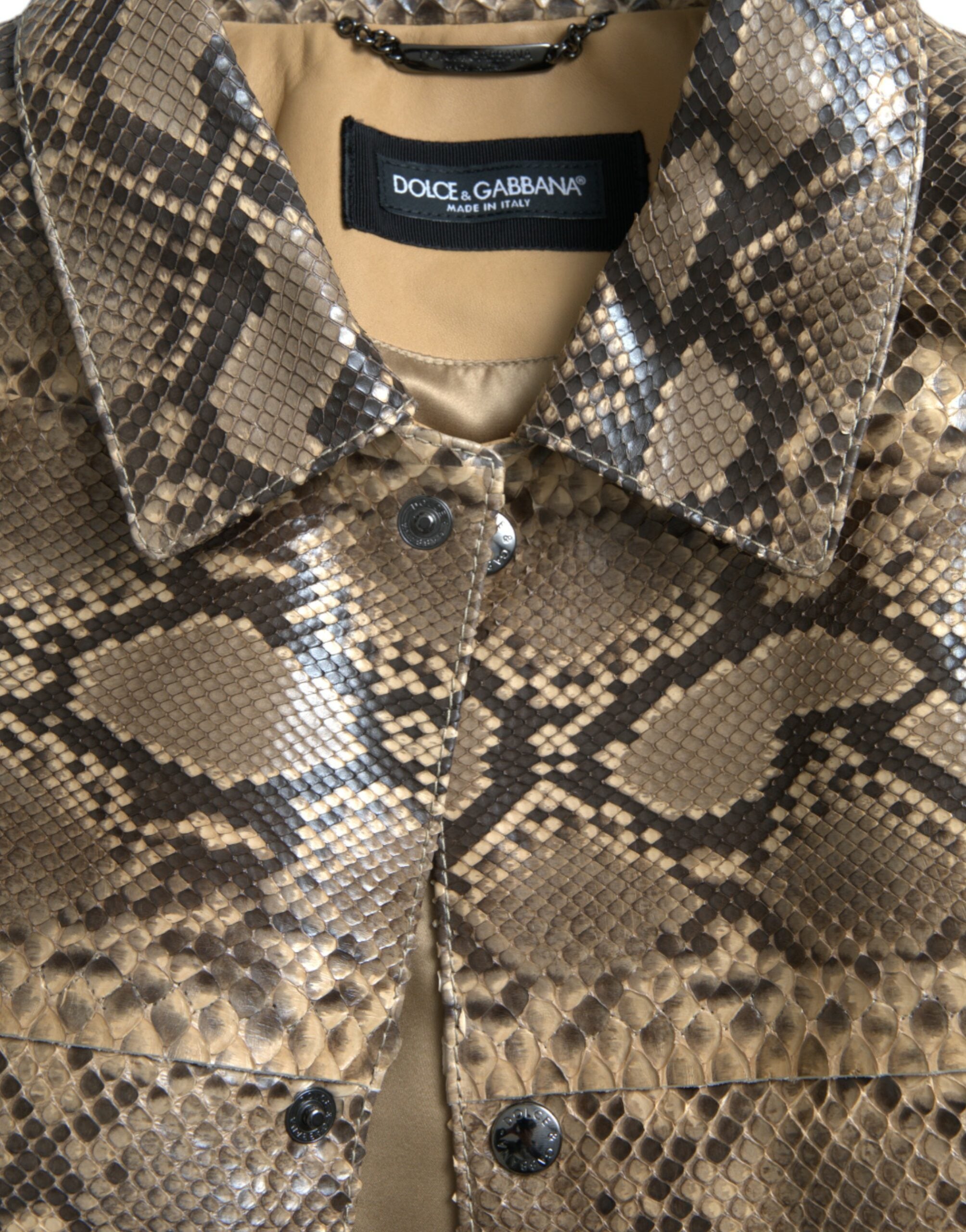 Veste biker beige en cuir exotique Dolce & Gabbana avec détails sophistiqués et coupe élégante.