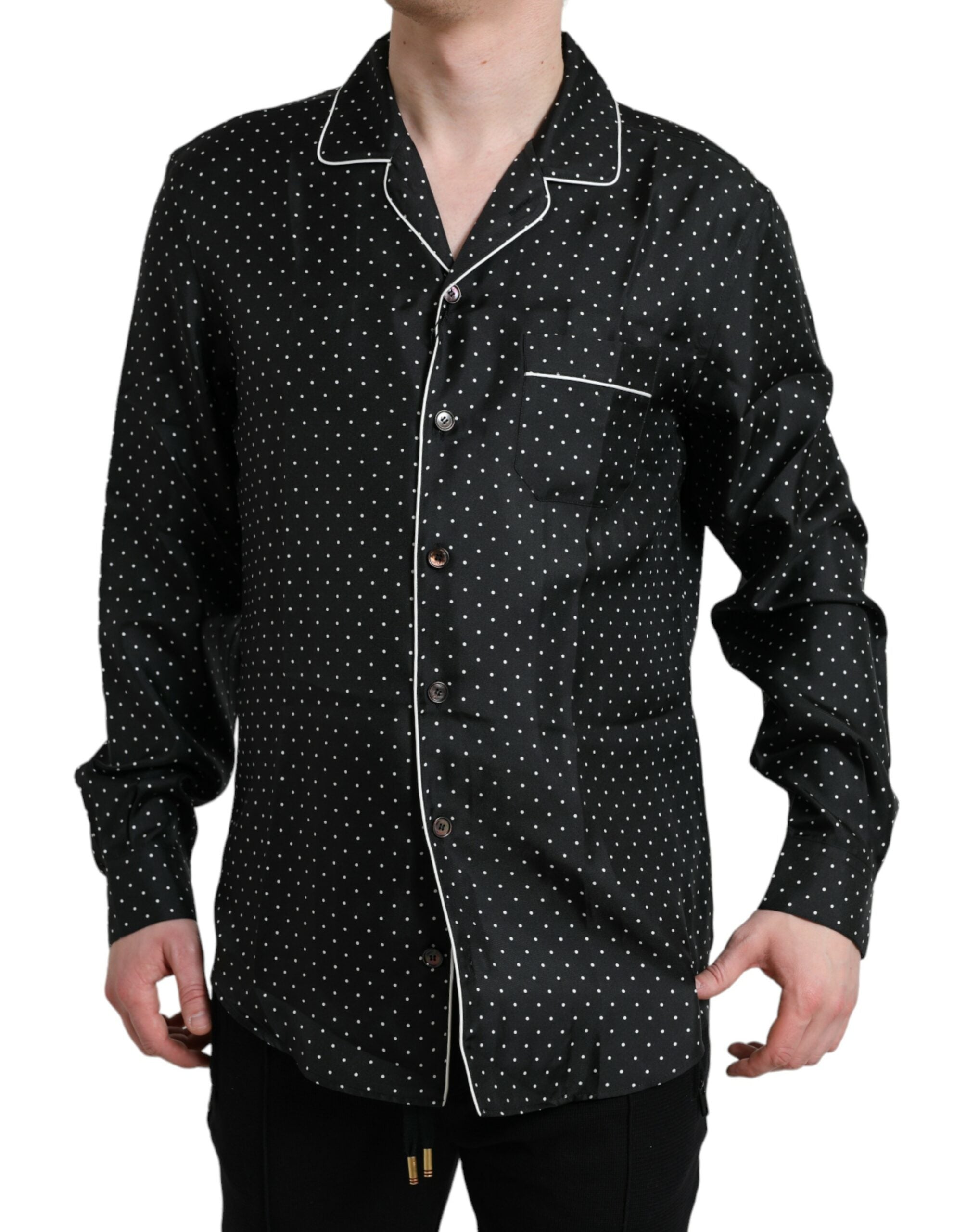 Chemise longue en soie noire à pois blancs de Dolce & Gabbana, manches longues et coupe élégante.