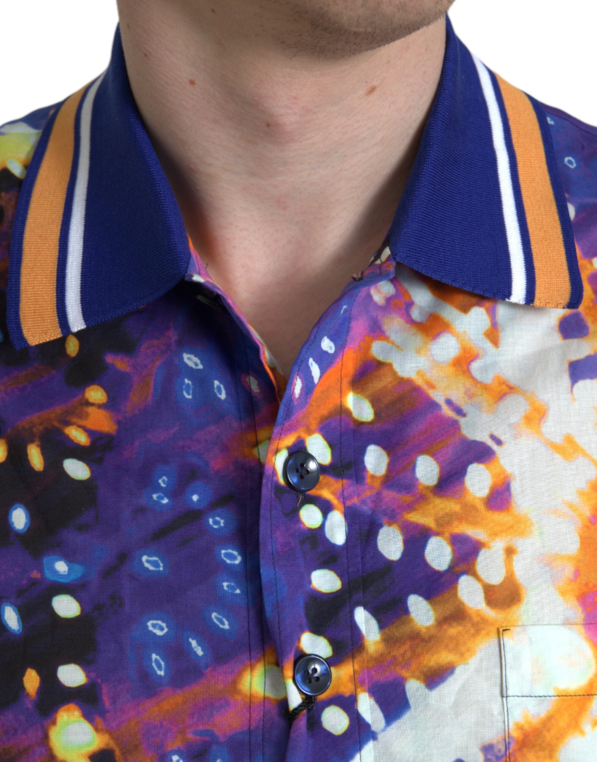 Chemise décontractée en coton Dolce & Gabbana avec imprimé Luminarie multicolore, détails colorés et style élégant.