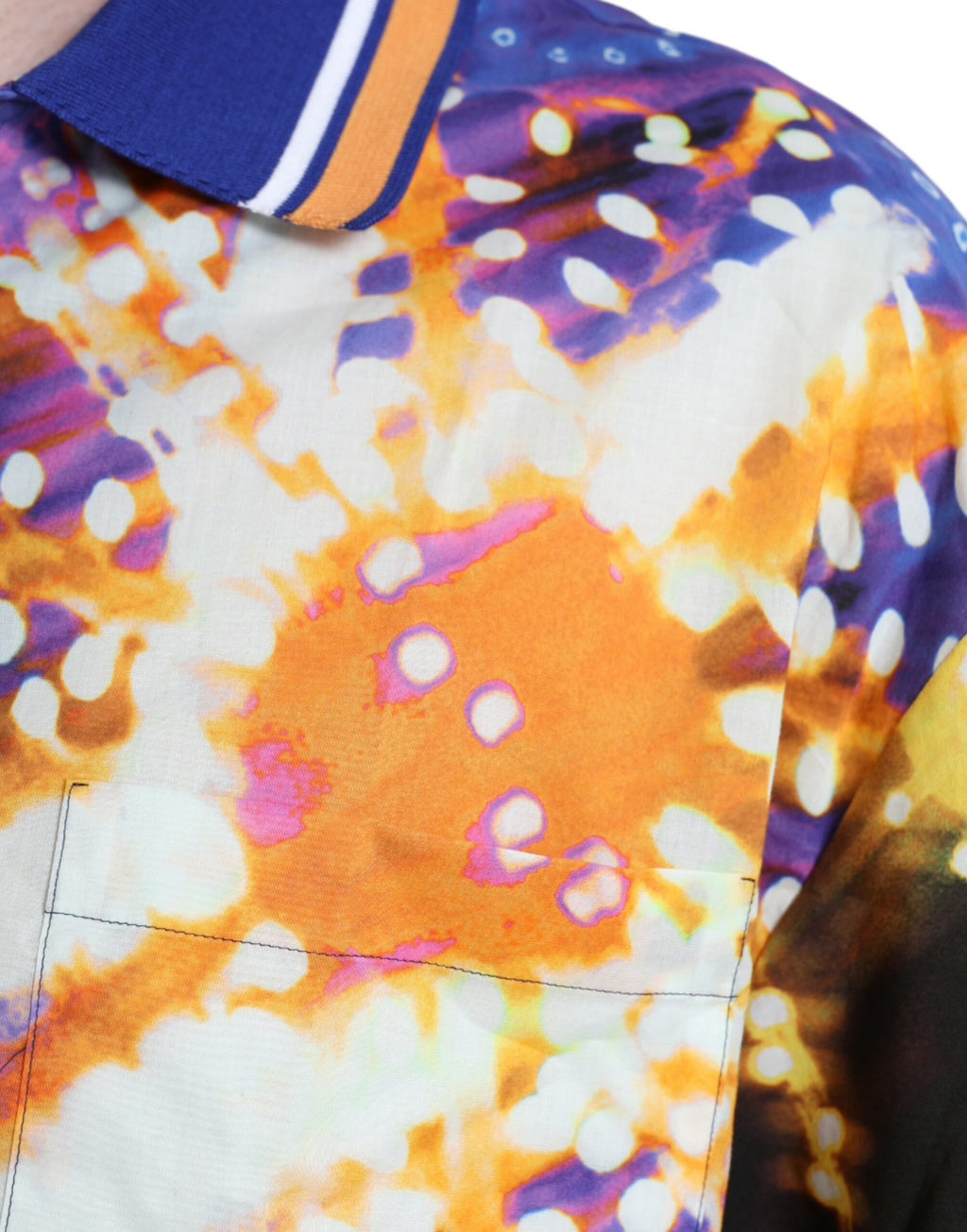 Chemise décontractée en coton Dolce & Gabbana à imprimé lumineux multicolore, style casual avec motif coloré.