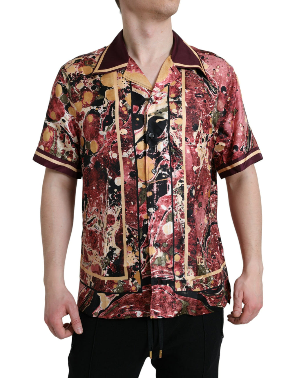 Chemise en soie Dolce & Gabbana à boutons multicolores, élégante et colorée, visible avec détails de couture.