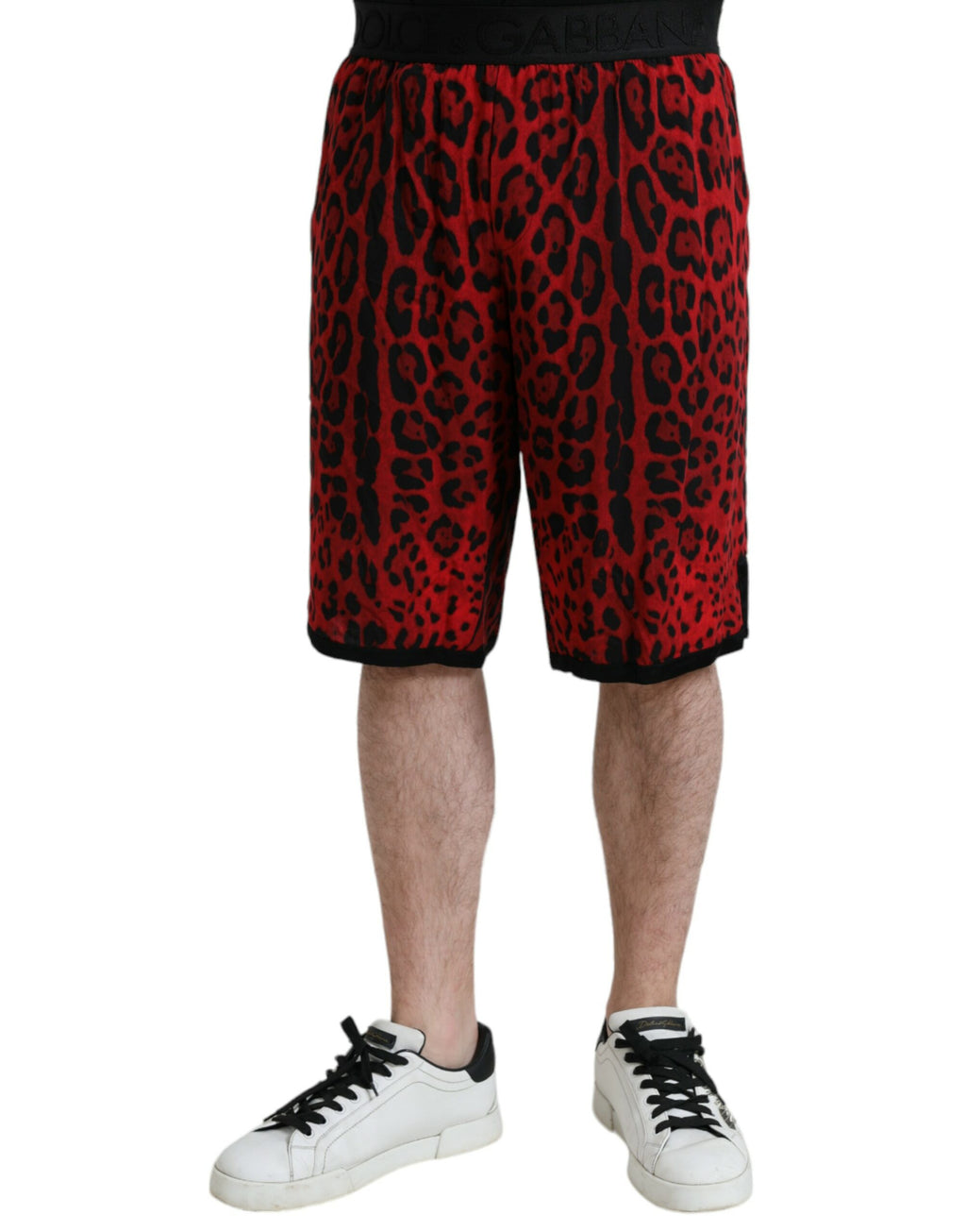 Shorts Bermuda en viscose à motif léopard rouge de Dolce & Gabbana, style élégant et tendance.