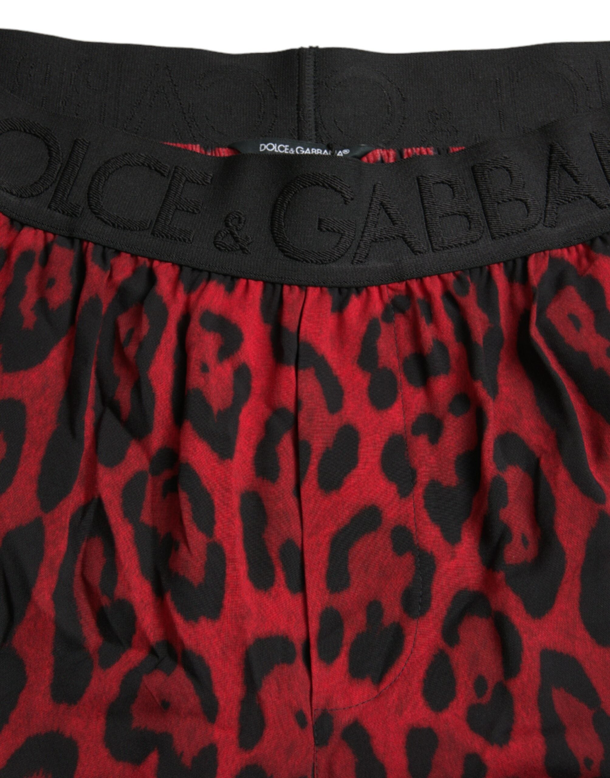 Shorts bermuda en viscose à imprimé léopard rouge de Dolce & Gabbana, style élégant et tendance.