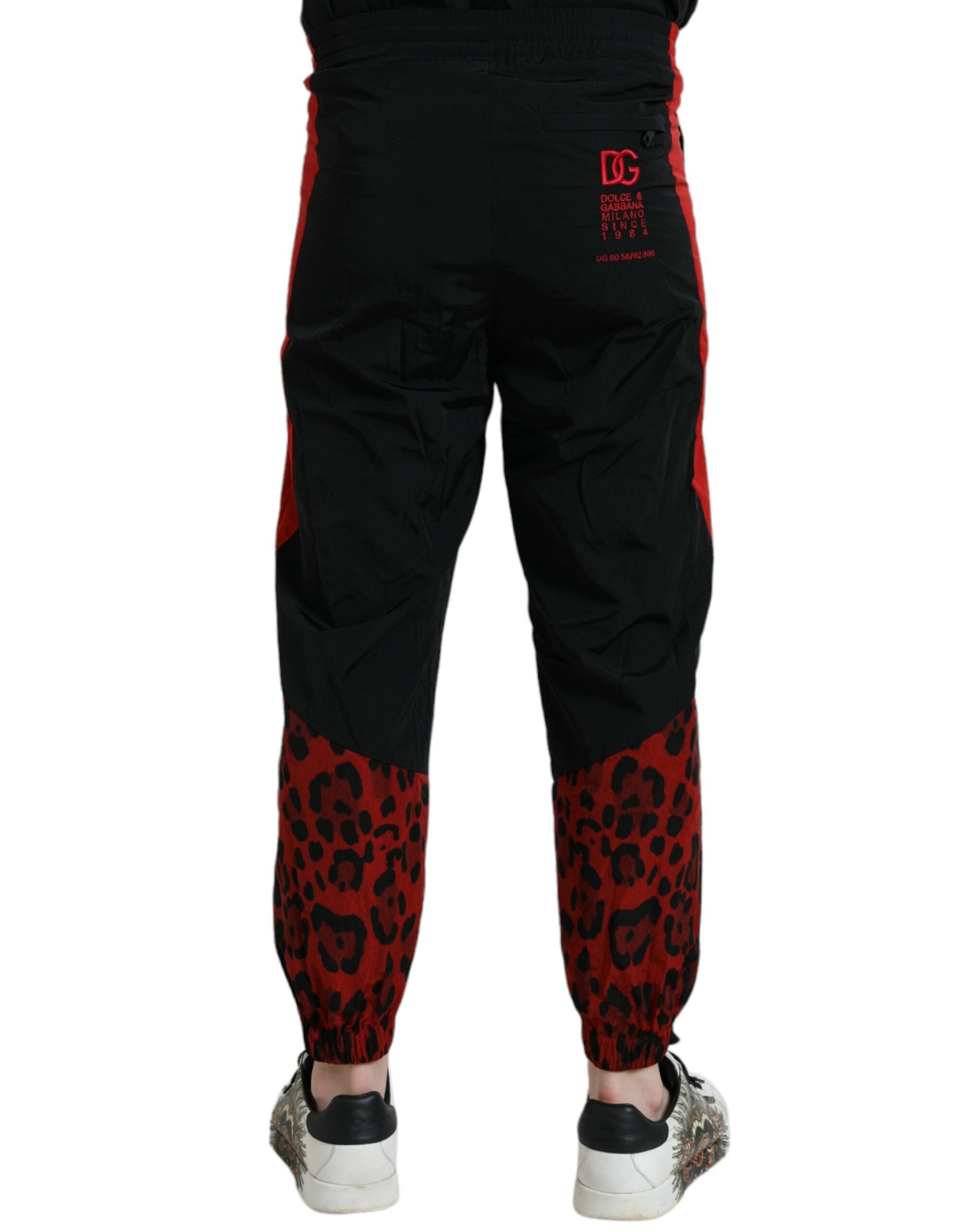 Pantalons de jogging en nylon noir et rouge à motif léopard de Dolce & Gabbana, style décontracté et tendance.