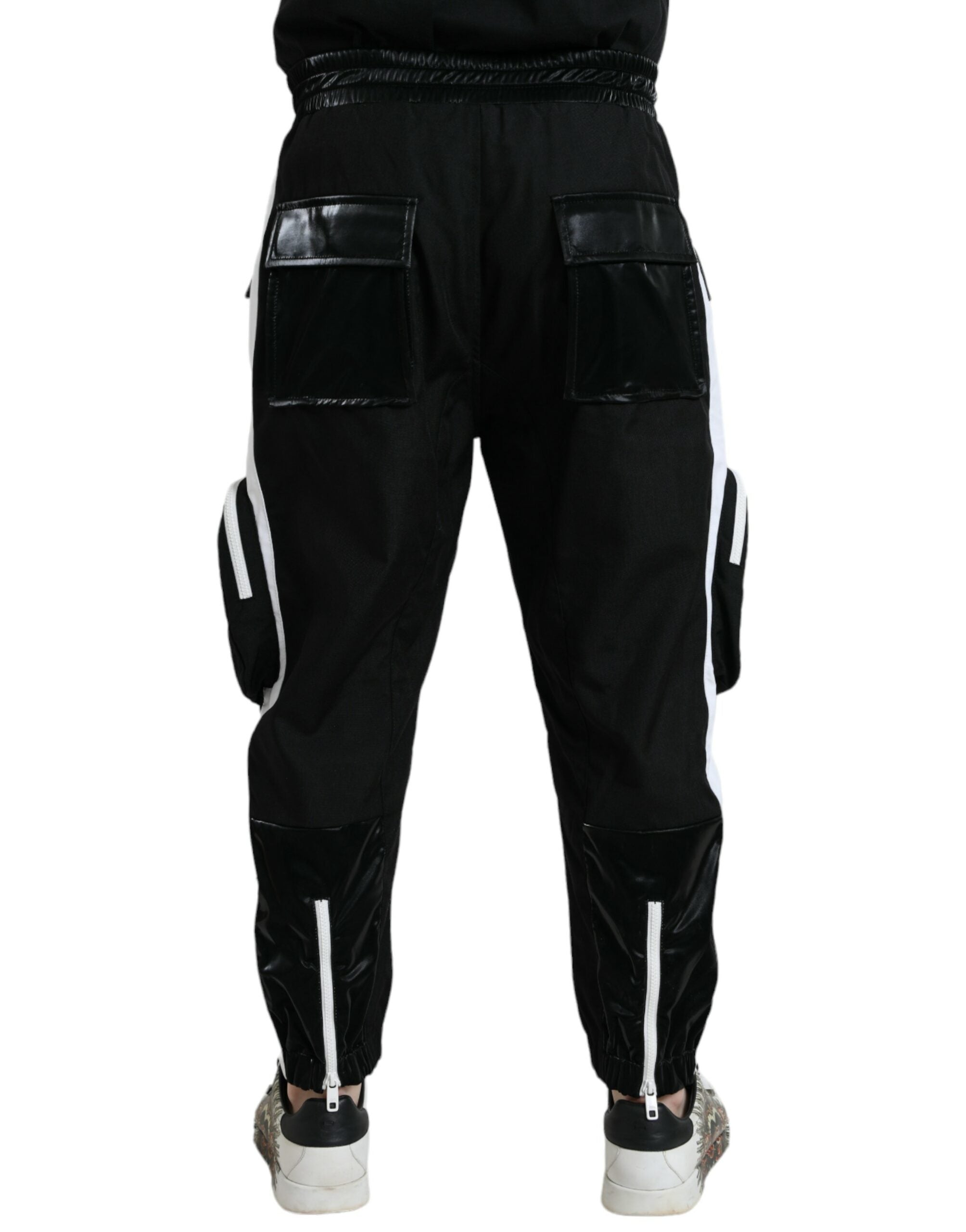 Pantalon jogging homme noir Dolce & Gabbana en nylon cargo avec poches, style décontracté et tendance.