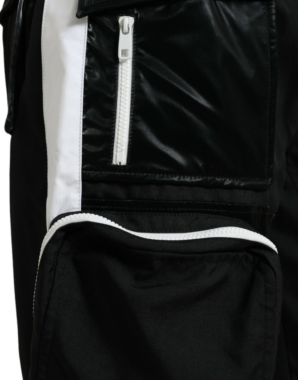Pantalon de jogging cargo noir Dolce & Gabbana pour homme en nylon, décontracté et confortable, avec poches latérales.