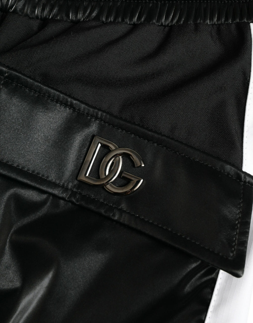 Pantalon cargo jogger en nylon noir pour homme de Dolce & Gabbana, pantalon décontracté avec poches latérales et taille élastique.