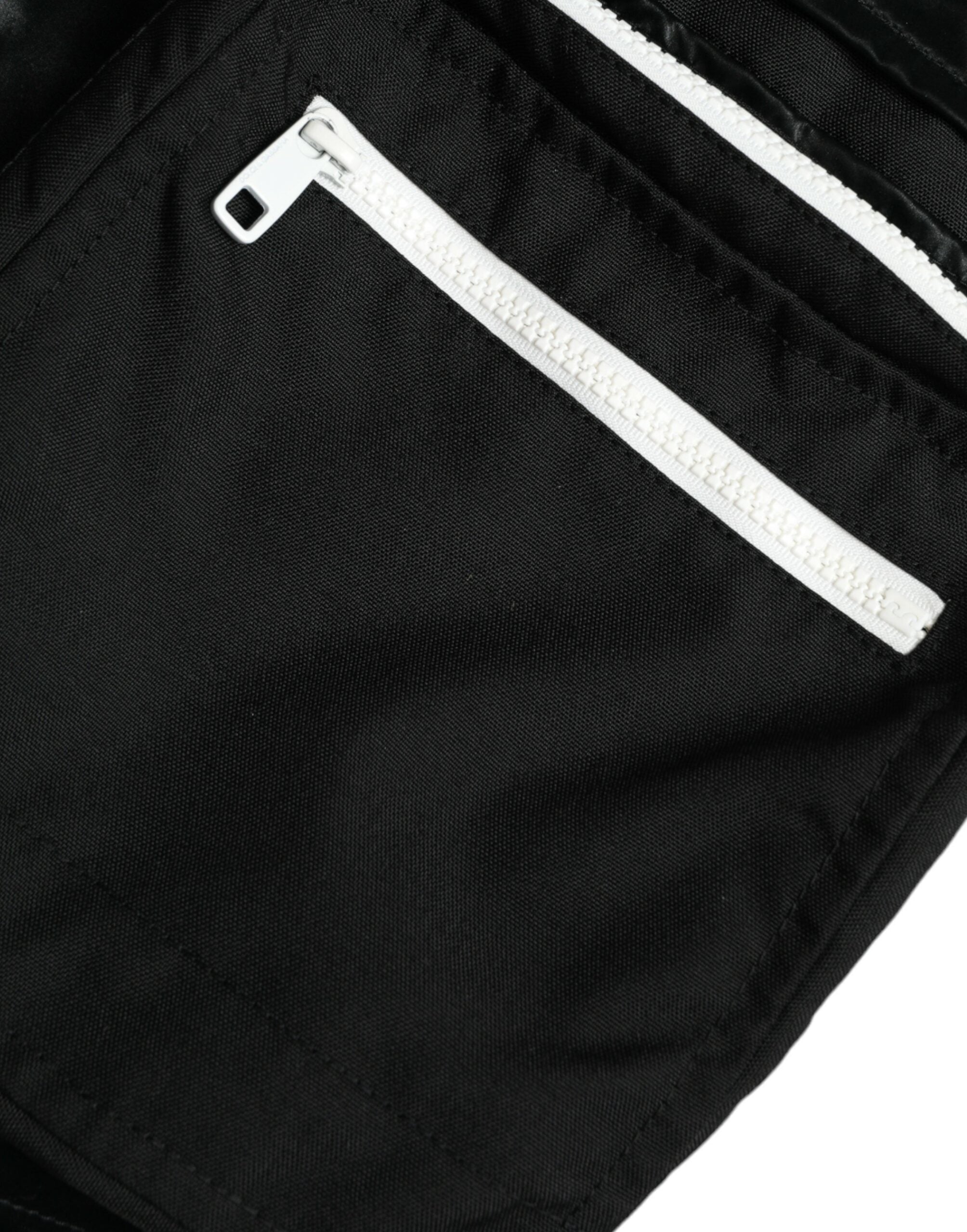 Pantalon cargo jogger noir pour homme de Dolce & Gabbana en nylon, avec poches latérales et taille élastique.