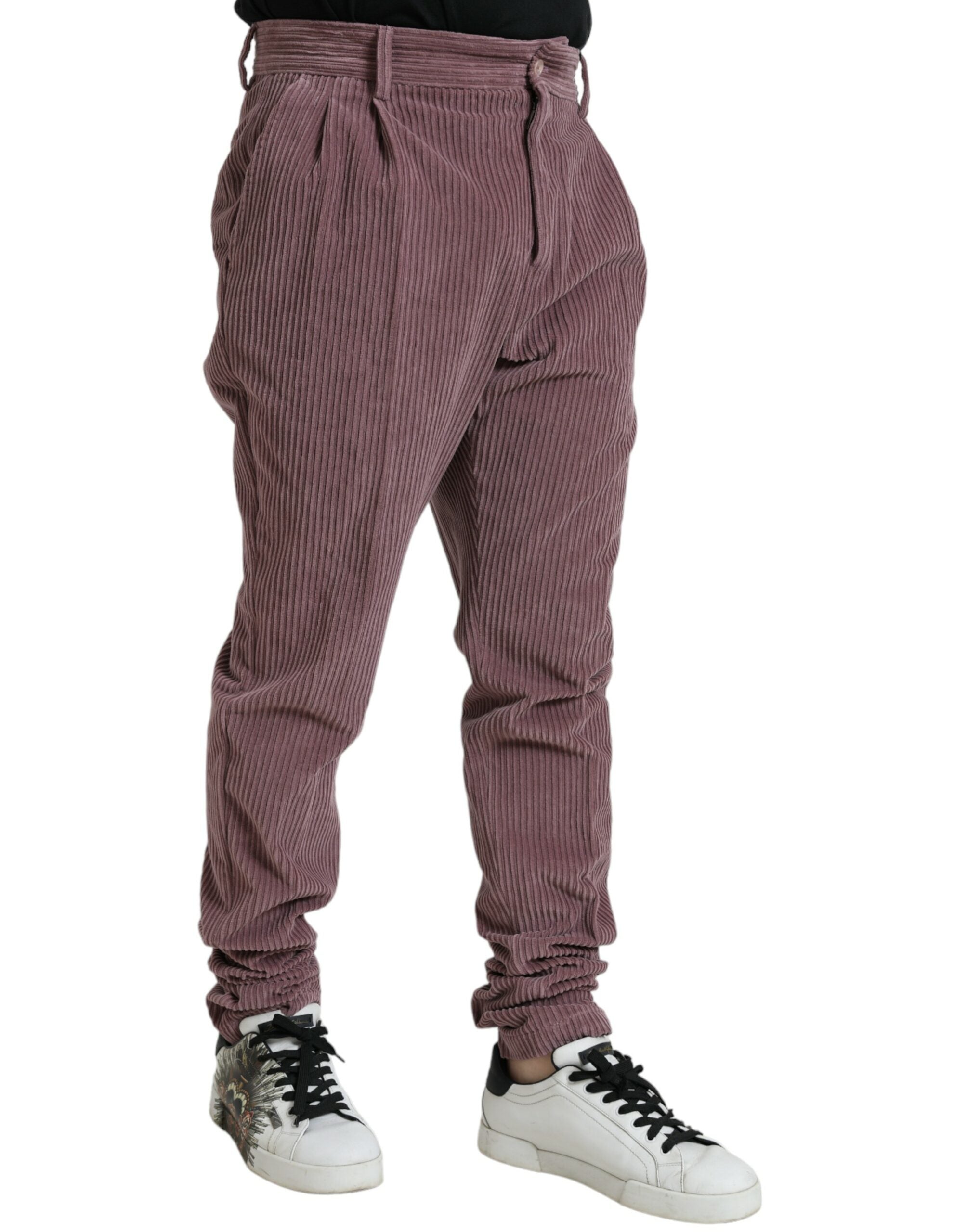 Pantalon slim en velours côtelé violet en coton stretch de Dolce & Gabbana, vue de face sur un fond blanc.