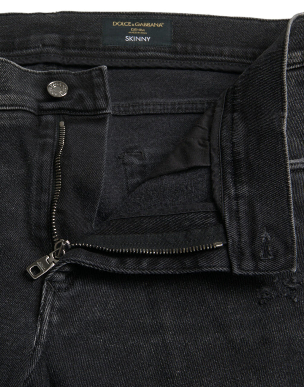 Jean skinny en denim gris Dolce & Gabbana en coton stretch avec logo, ajusté et tendance, visible sur l'image.