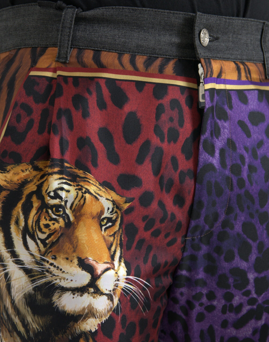 Pantalons larges en coton multicolores avec motif tigre et léopard, de Dolce & Gabbana, style décontracté et tapered.