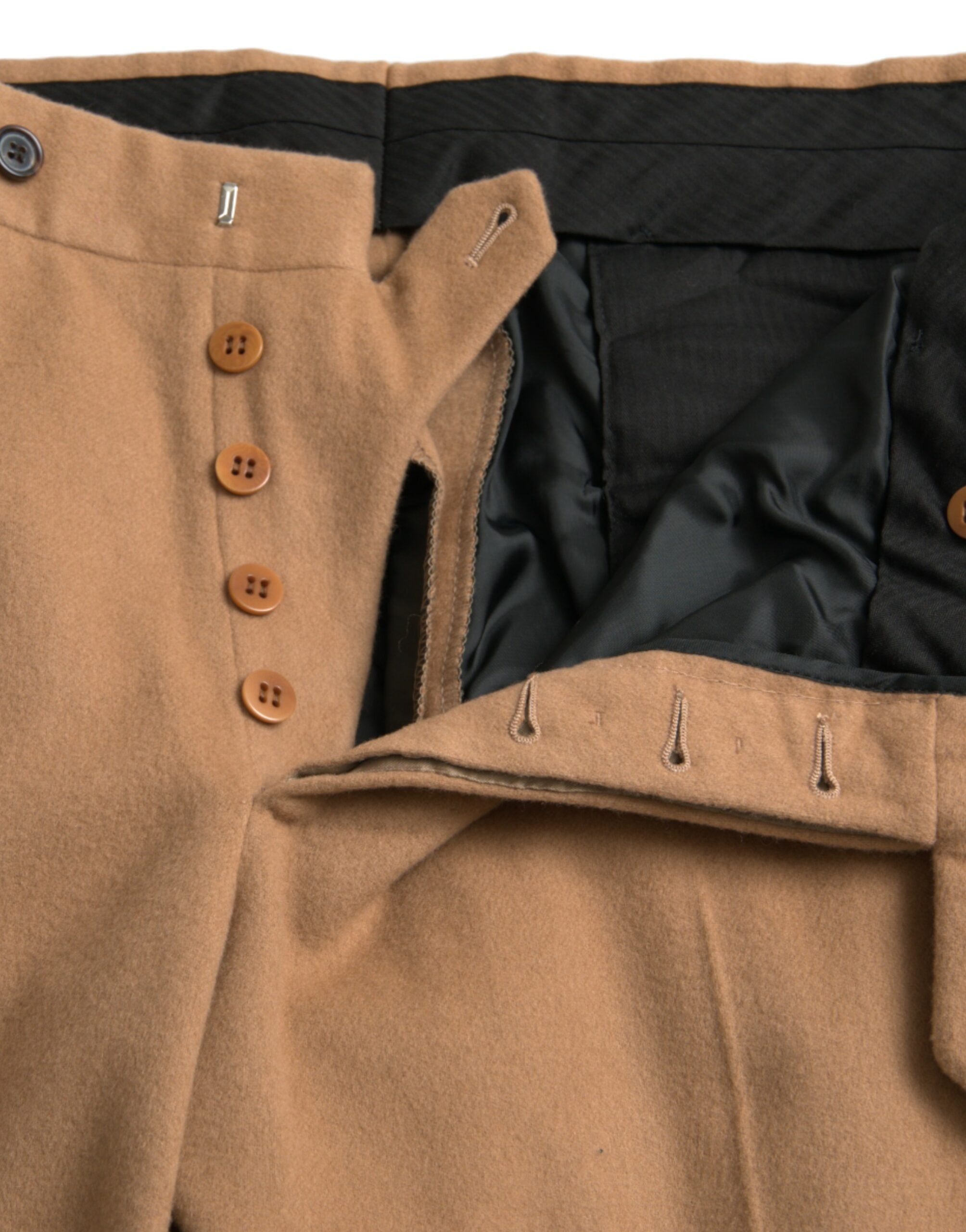 Pantalon droit en cachemire beige pour homme de Prada, vêtement élégant et confortable, visible dans l'image.