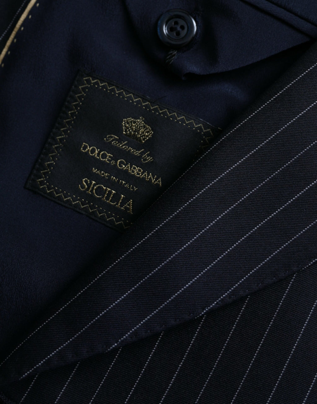 Manteau double boutonnage Dolce & Gabbana SICILIA à rayures noires, élégant blazer pour homme, vue de face.