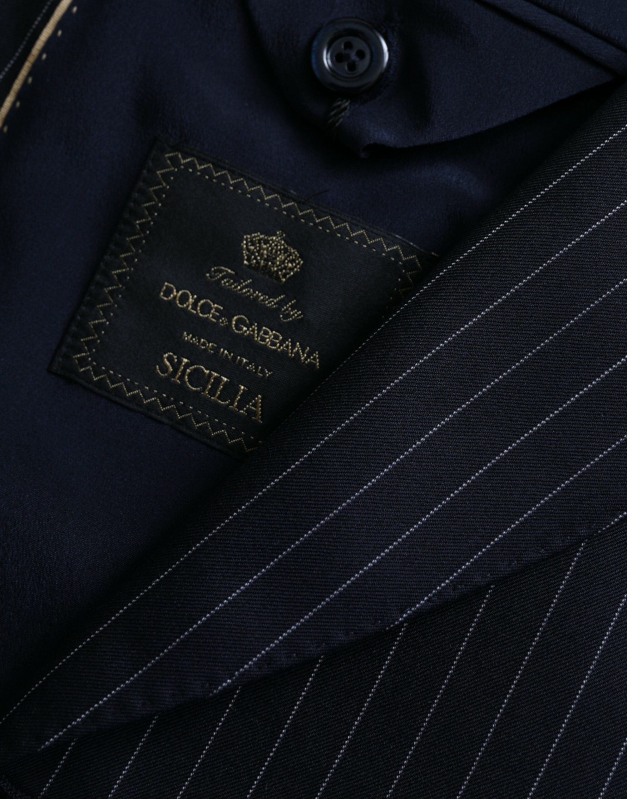 Manteau double boutonnage Dolce & Gabbana SICILIA à rayures noires, élégant blazer pour homme, vue de face.