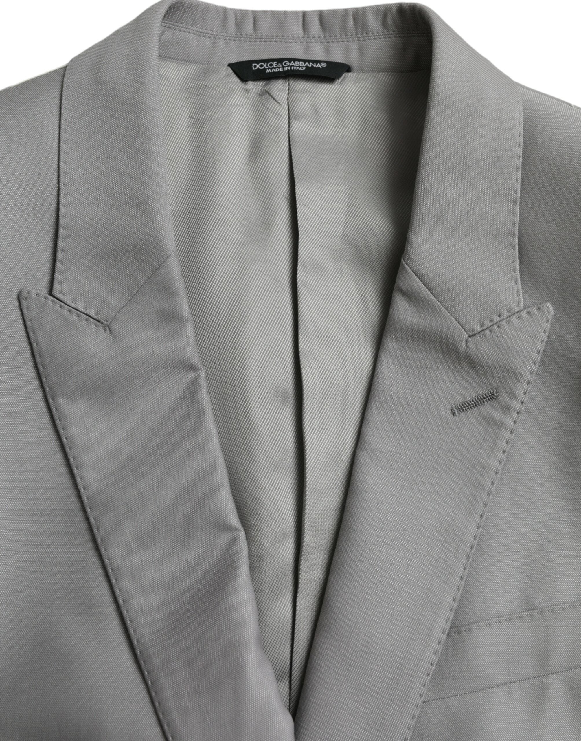 Manteau blazer en laine grise Dolce & Gabbana à col pointu et fermeture à un bouton, mode élégante et sophistiquée.