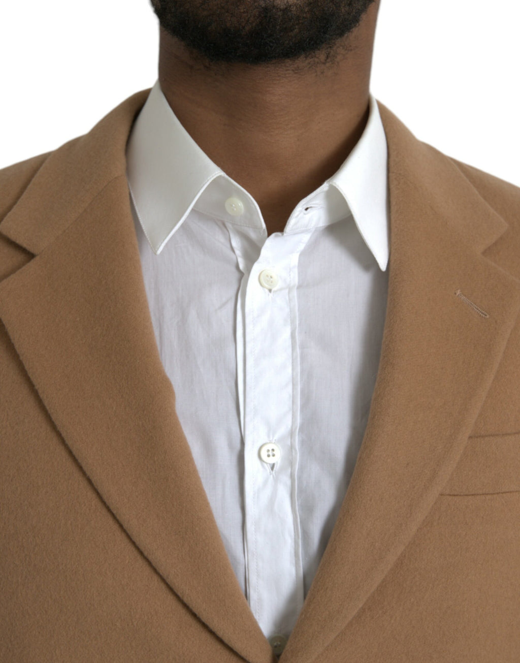Costume Prada en cachemire marron à 2 pièces, veste croisée et pantalon, porté sur un mannequin.