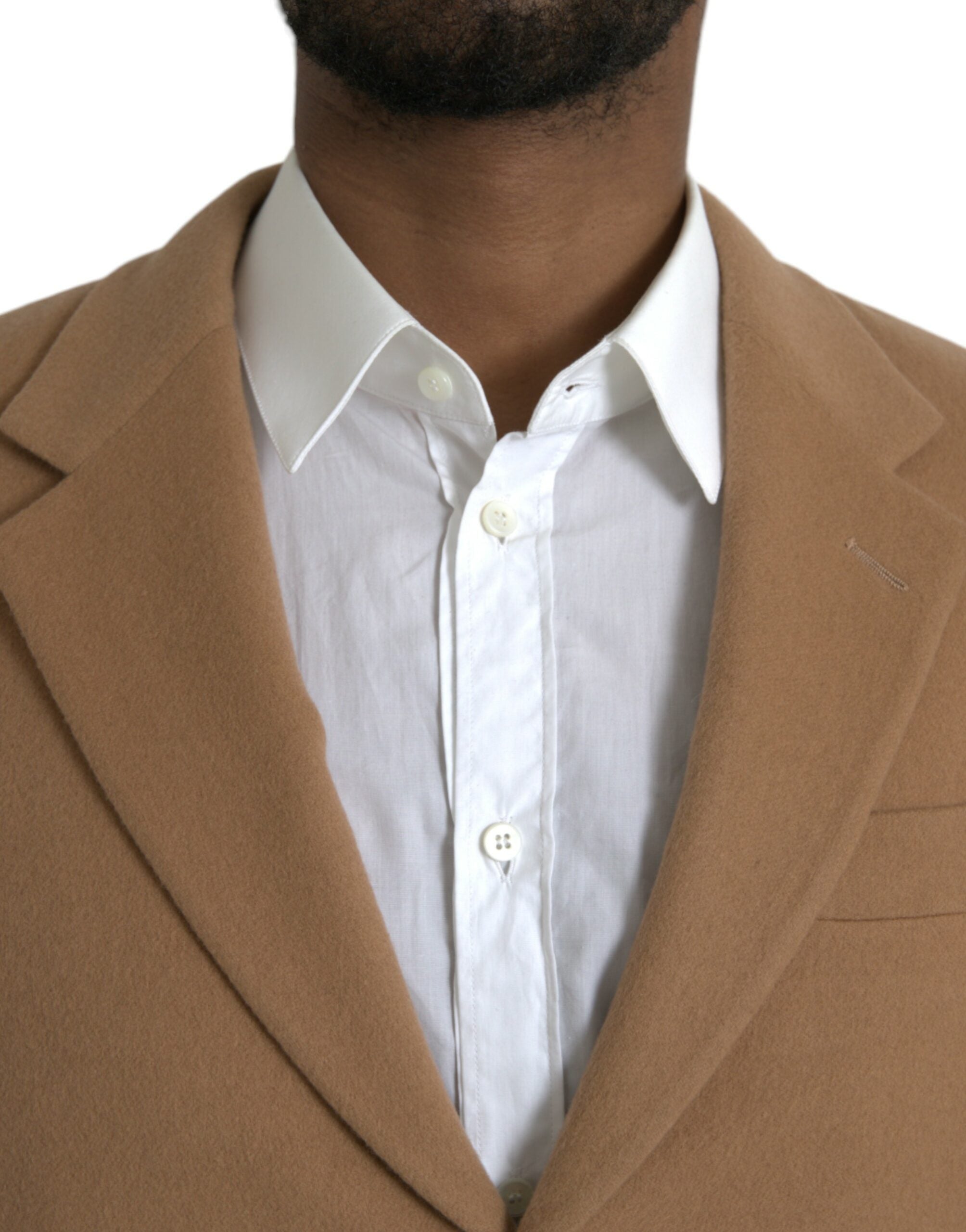 Costume Prada en cachemire marron à 2 pièces, veste croisée et pantalon, porté sur un mannequin.