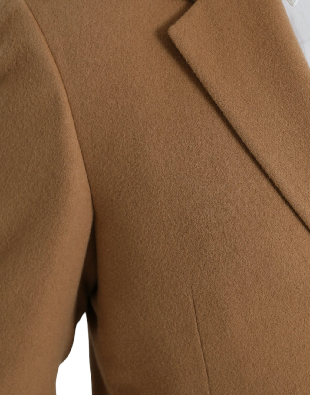 Costume Prada en cachemire marron à deux pièces, costume croisé à un bouton, vue de face.