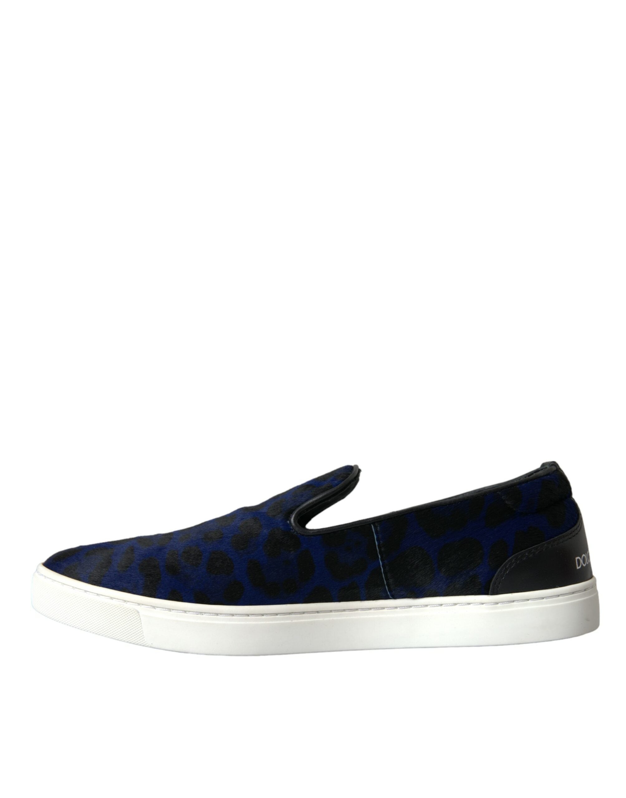 Sneakers Dolce & Gabbana en cuir de veau bleu avec motif léopard en poils, style moderne et tendance.