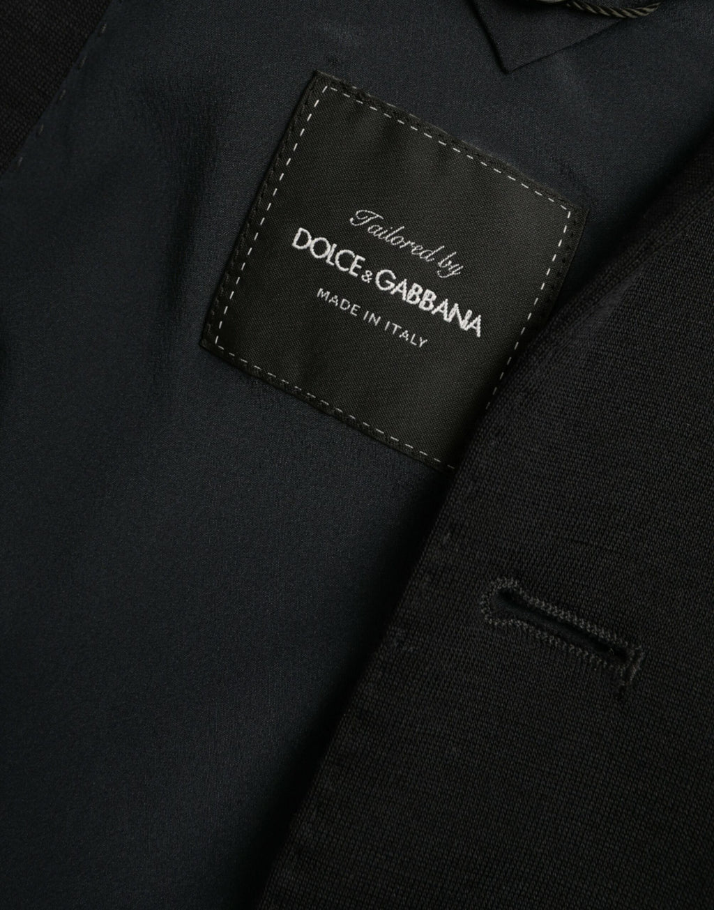 Manteau blazer noir en laine à un seul bouton de Dolce & Gabbana, style élégant et coupe classique, visible sur l'image.