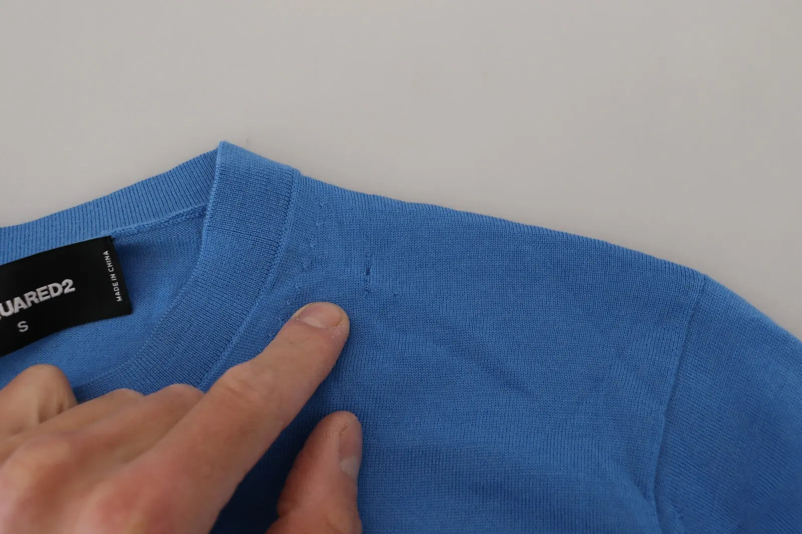 Pull à manches longues en laine bleue Dsquared², col rond, pull-over élégant pour homme.