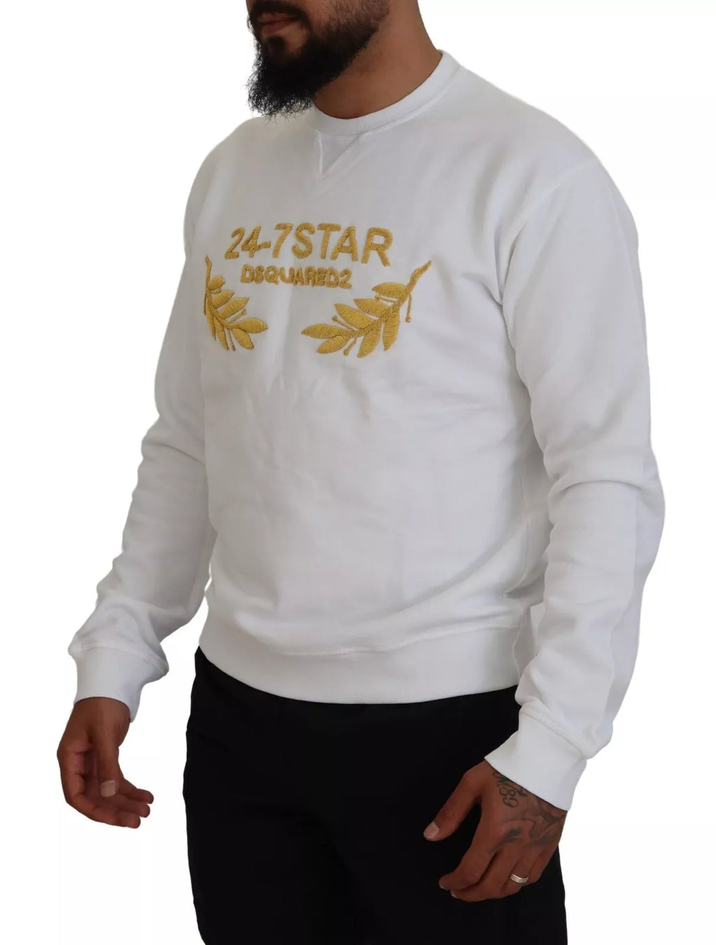 Sweat-shirt homme blanc à col rond et broderies Dsquared², pull en coton avec logo brodé, vue de face.