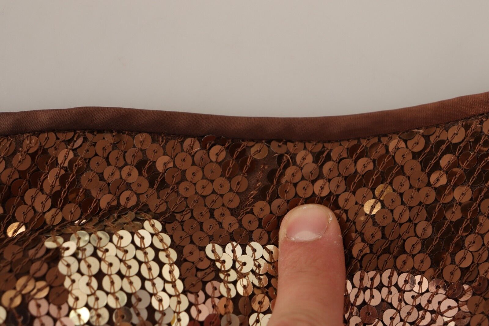 Robe longue marron à sequins avec feuilles, style décontracté à une épaule, marque Dsquared², pour une allure élégante.