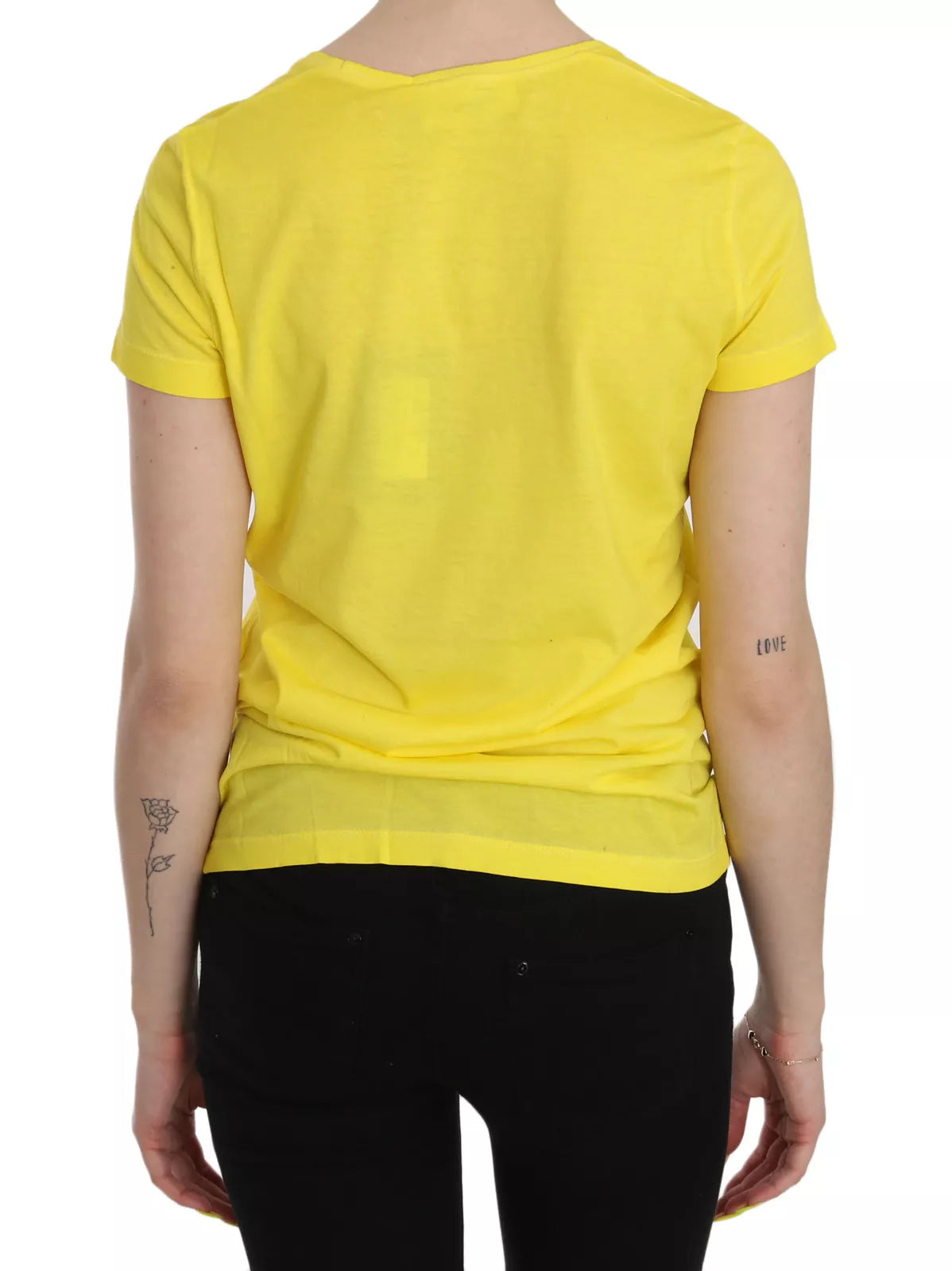 Chemise courte jaune à col rond et manches courtes de la marque Dsquared², vue de face.