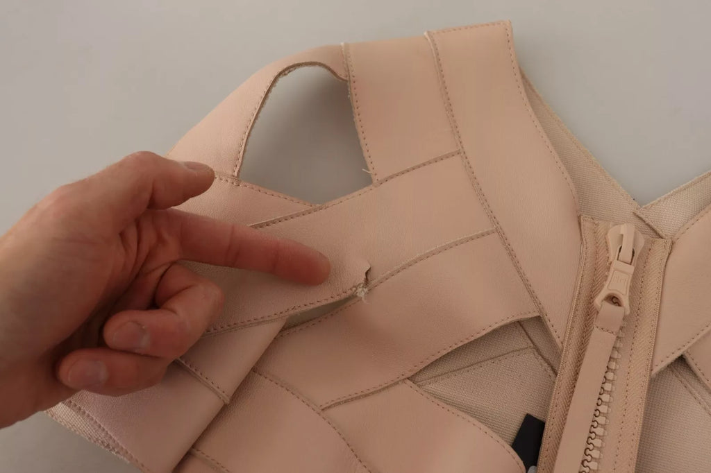 Robe courte beige en cuir avec épaules dénudées de la marque Dsquared², coupe ajustée et élégante.