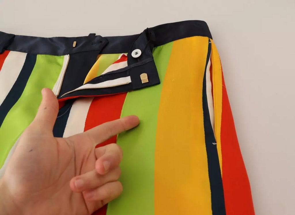 Pantalon droit à rayures multicolores à taille moyenne de Dsquared², style décontracté et tendance, vue de face.