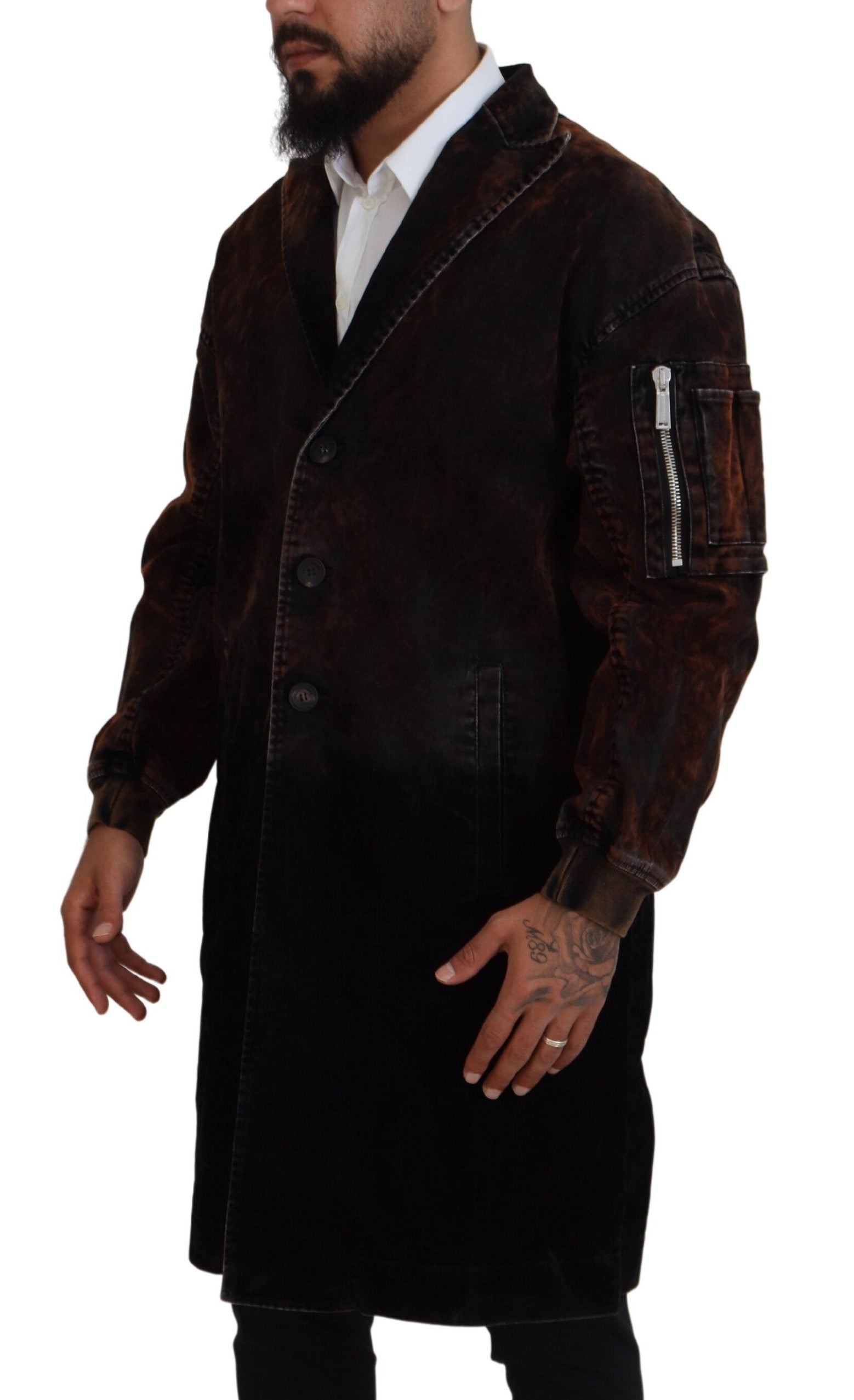 Manteau long pour homme en coton brun de la marque Dsquared², avec boutons devant, style élégant et décontracté.