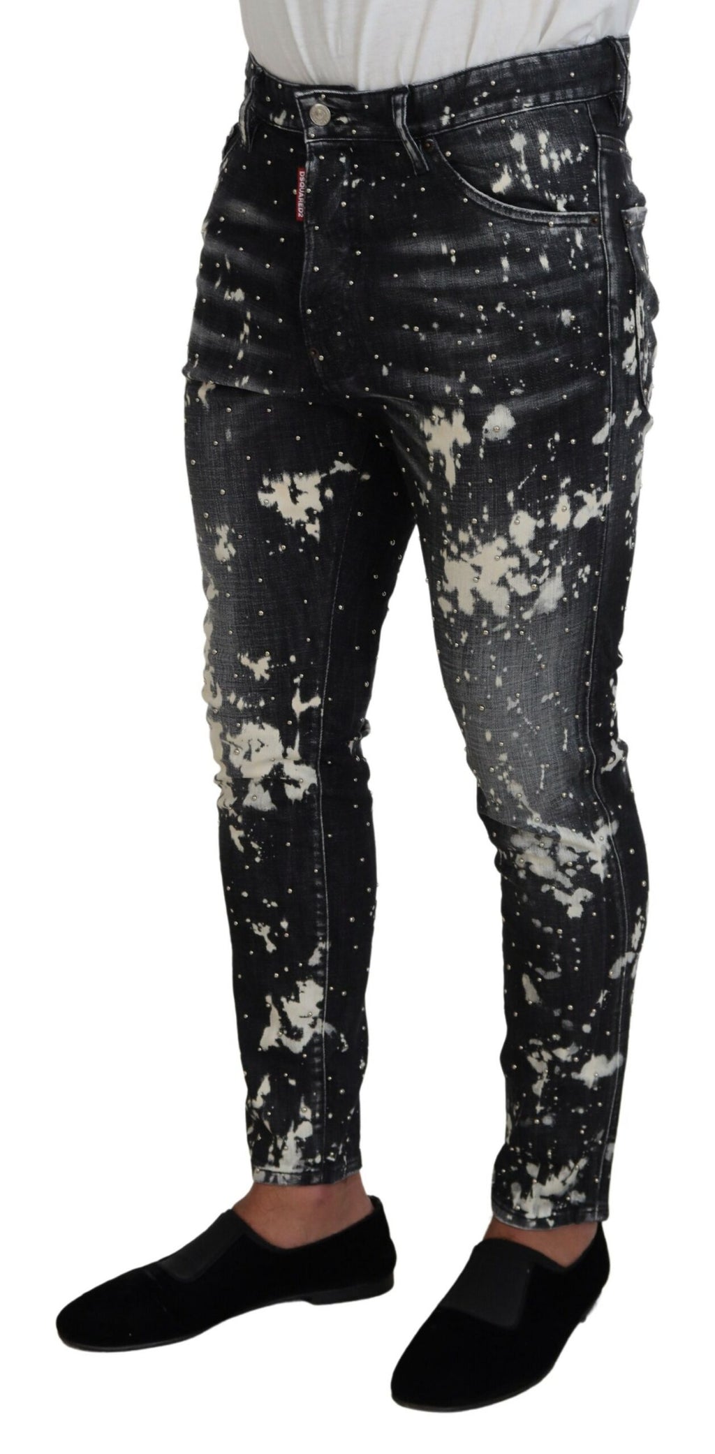 Jeans skinny en denim gris à éclaboussures blanches de Dsquared², style décontracté et tendance, visible en gros plan.