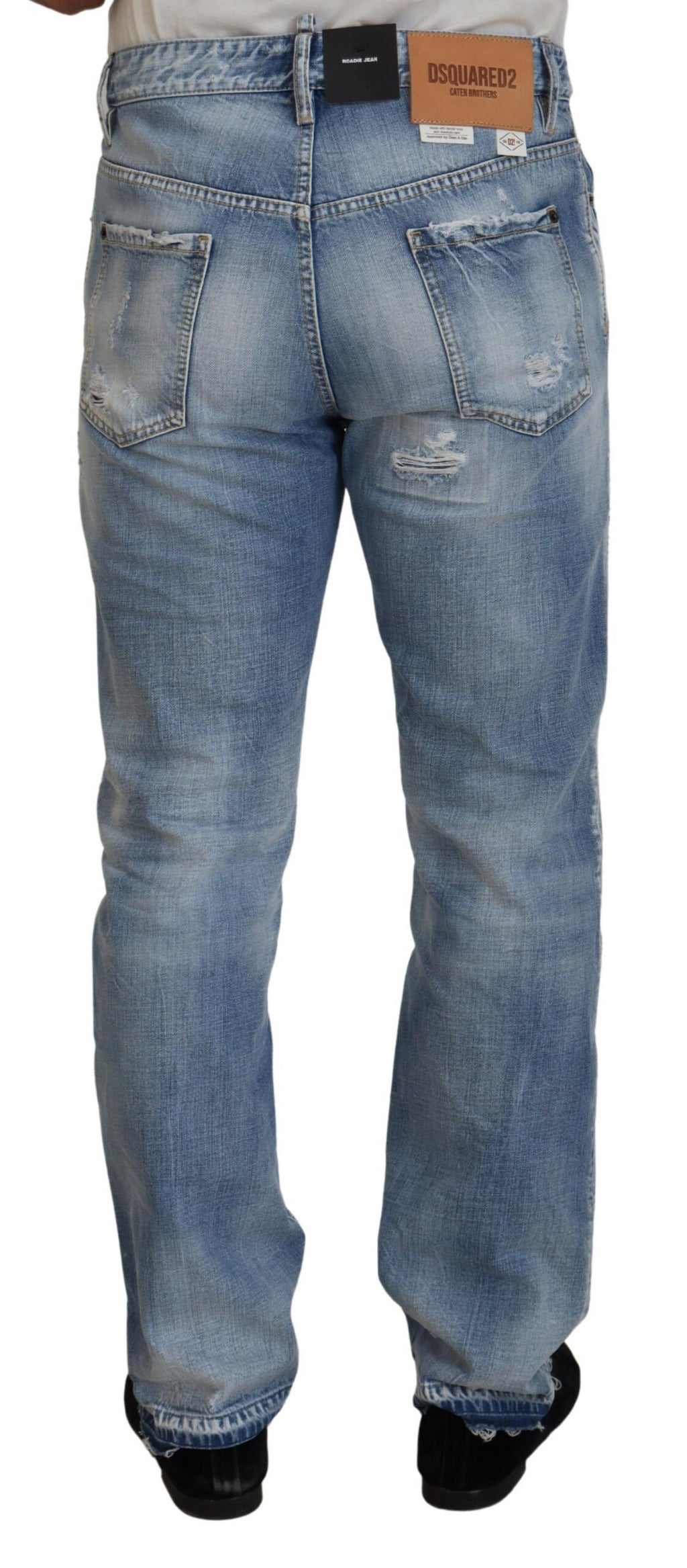 Jeans homme en denim bleu délavé, coupe droite, style casual, de la marque Dsquared², visibles sur l’image.