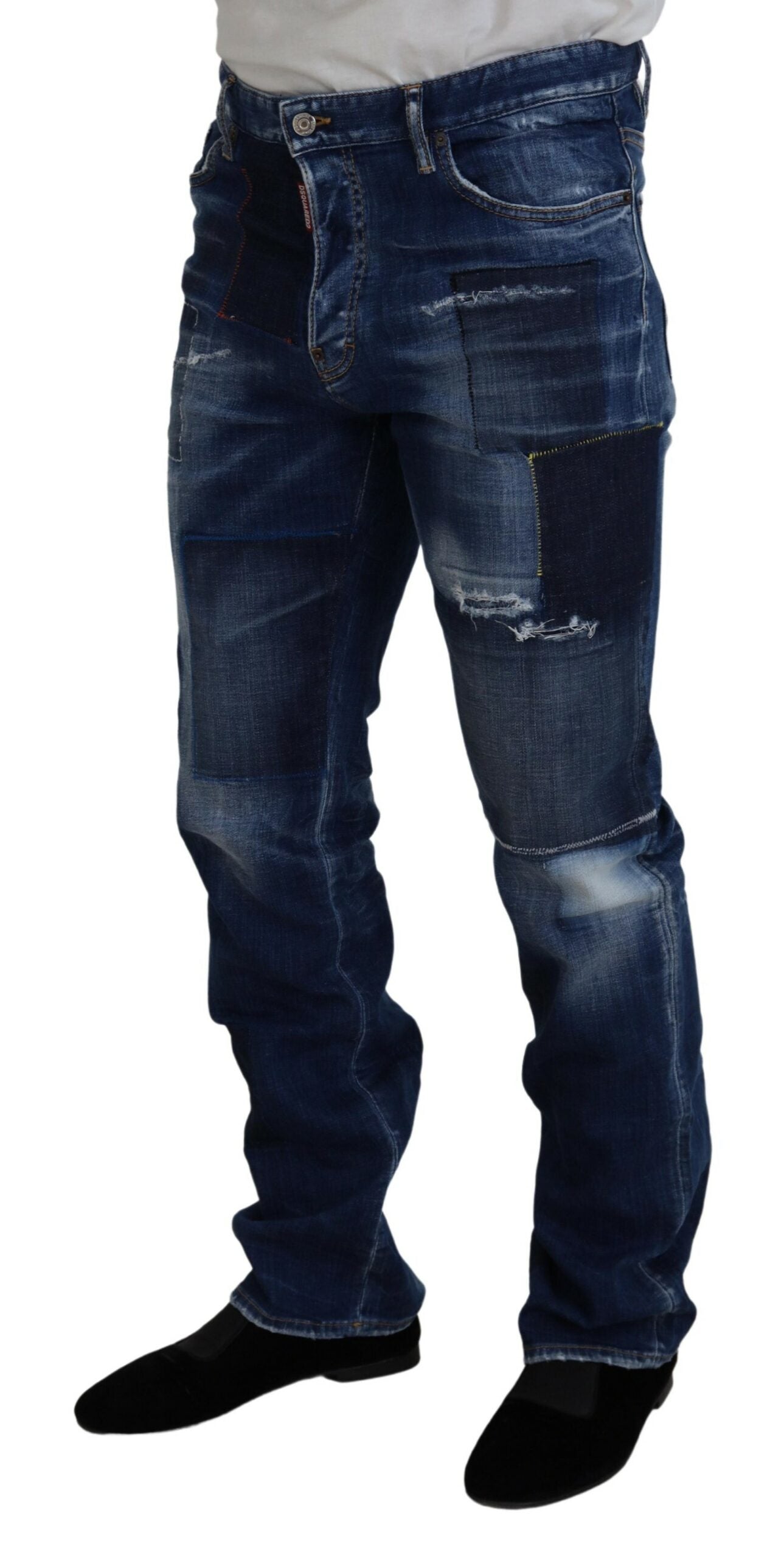 Jeans en denim bleu délavé à patchwork, coupe droite, de la marque Dsquared², affichant un style décontracté et tendance.