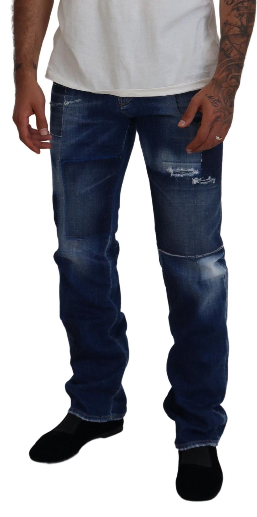 Jeans en denim bleu délavé à patchwork droit de Dsquared², style décontracté avec détails usés.