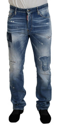 Jeans en denim bleu délavé et usé, coupe droite décontractée, marque Dsquared², style casual et tendance.