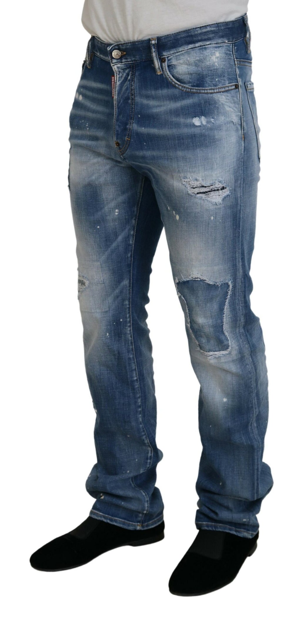 Jeans en denim bleu délavé et usé de coupe droite de la marque Dsquared², style décontracté et tendance.