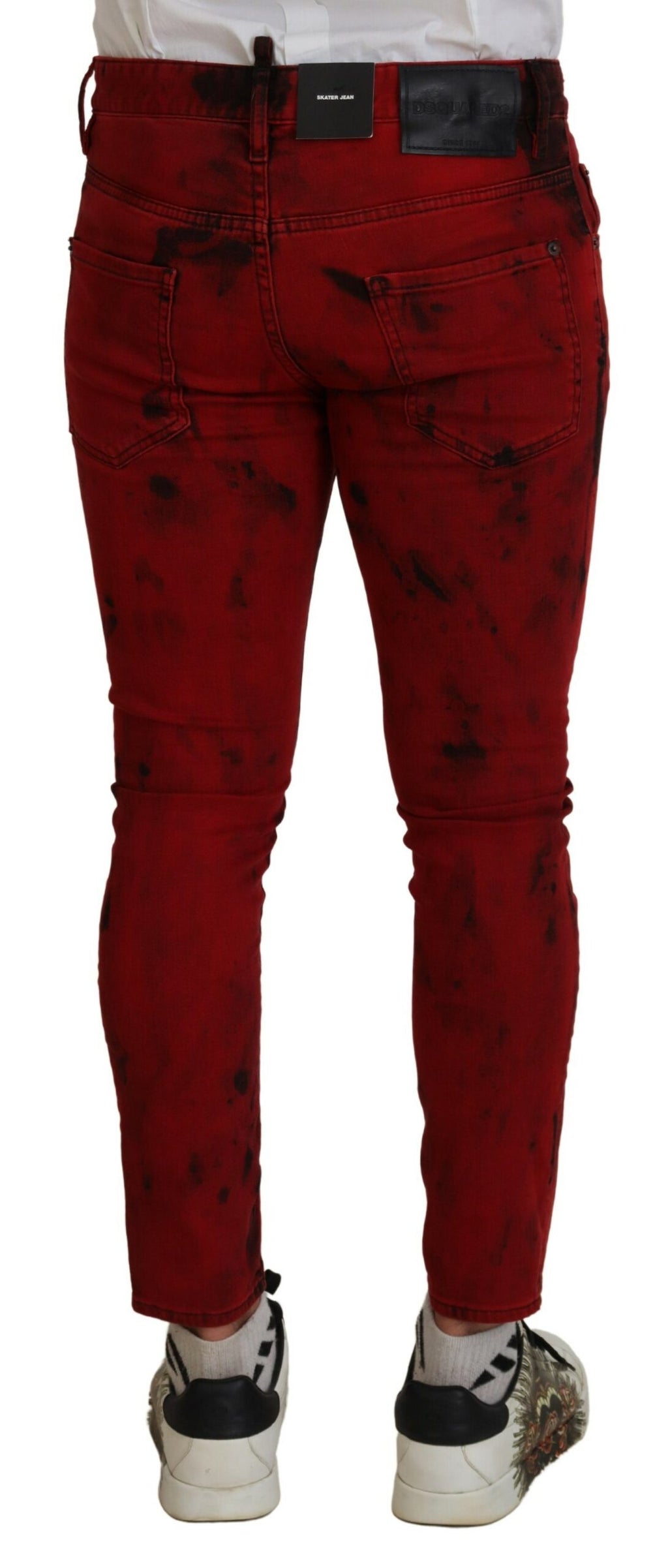 Jeans skinny en denim délavé rouge à motif tie-dye de Dsquared², style décontracté et tendance.