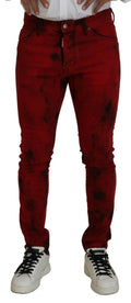 Jeans décontractés pour hommes Dsquared² en denim avec motif tie-dye rouge, coupe skinny et style casual.