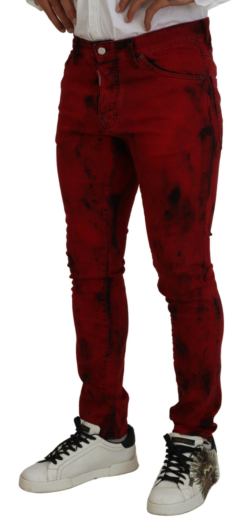 Jeans slim en denim rouge à motif tie-dye de Dsquared² pour homme, style décontracté et tendance.