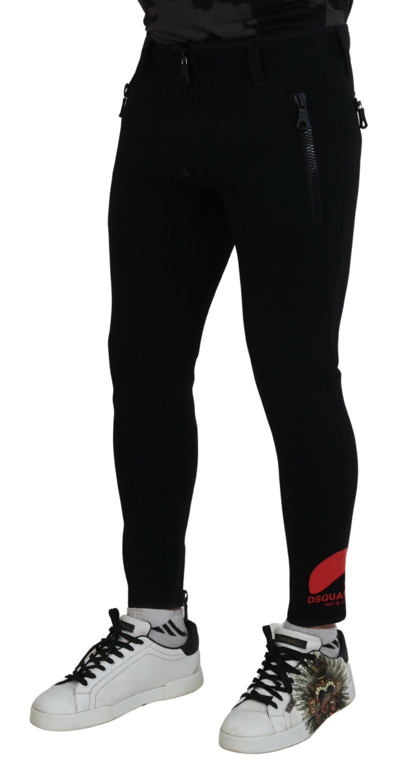 Pantalon slim en polyamide noir Dsquared² avec logo imprimé, coupe ajustée et détails modernes.