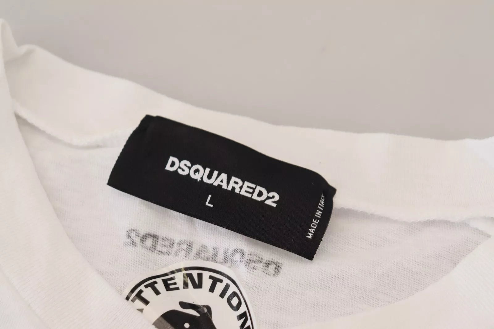 Pull en coton et lin blanc à manches longues de Dsquared², vue détaillée du pull décontracté et élégant.