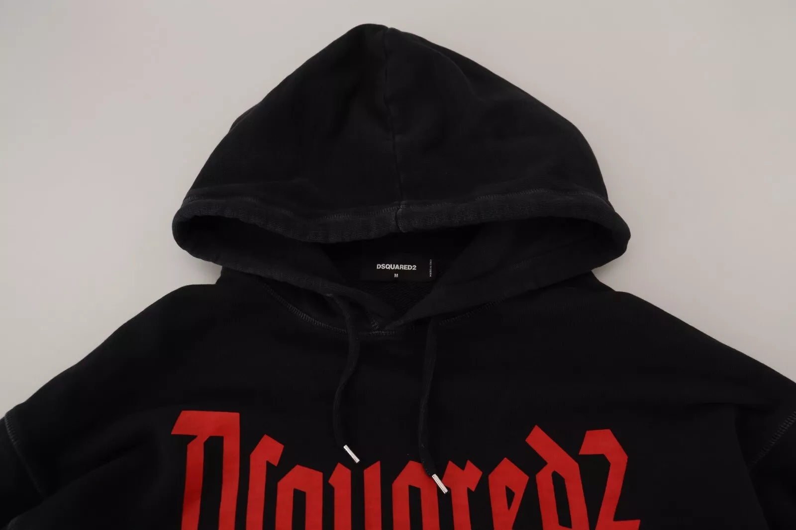 Sweat à capuche noir en coton pour homme Dsquared² avec impression, vêtement décontracté et confortable.