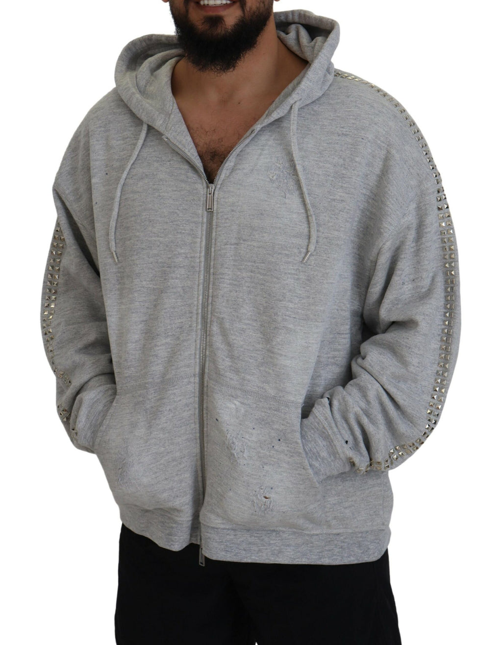 Pull à capuche gris imprimé avec cristaux embellis de la marque Dsquared², doux et tendance, visible avec détails graphiques.