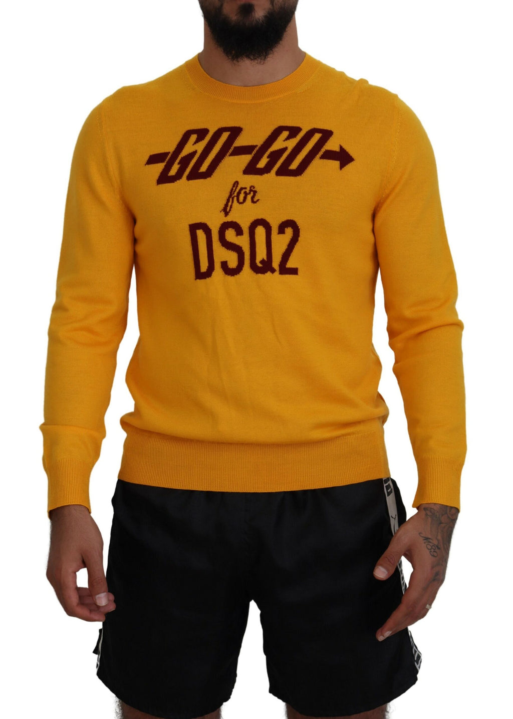 Pull homme à manches longues en laine orange Dsquared², style décontracté et chaud, visible en détail sur le pull.