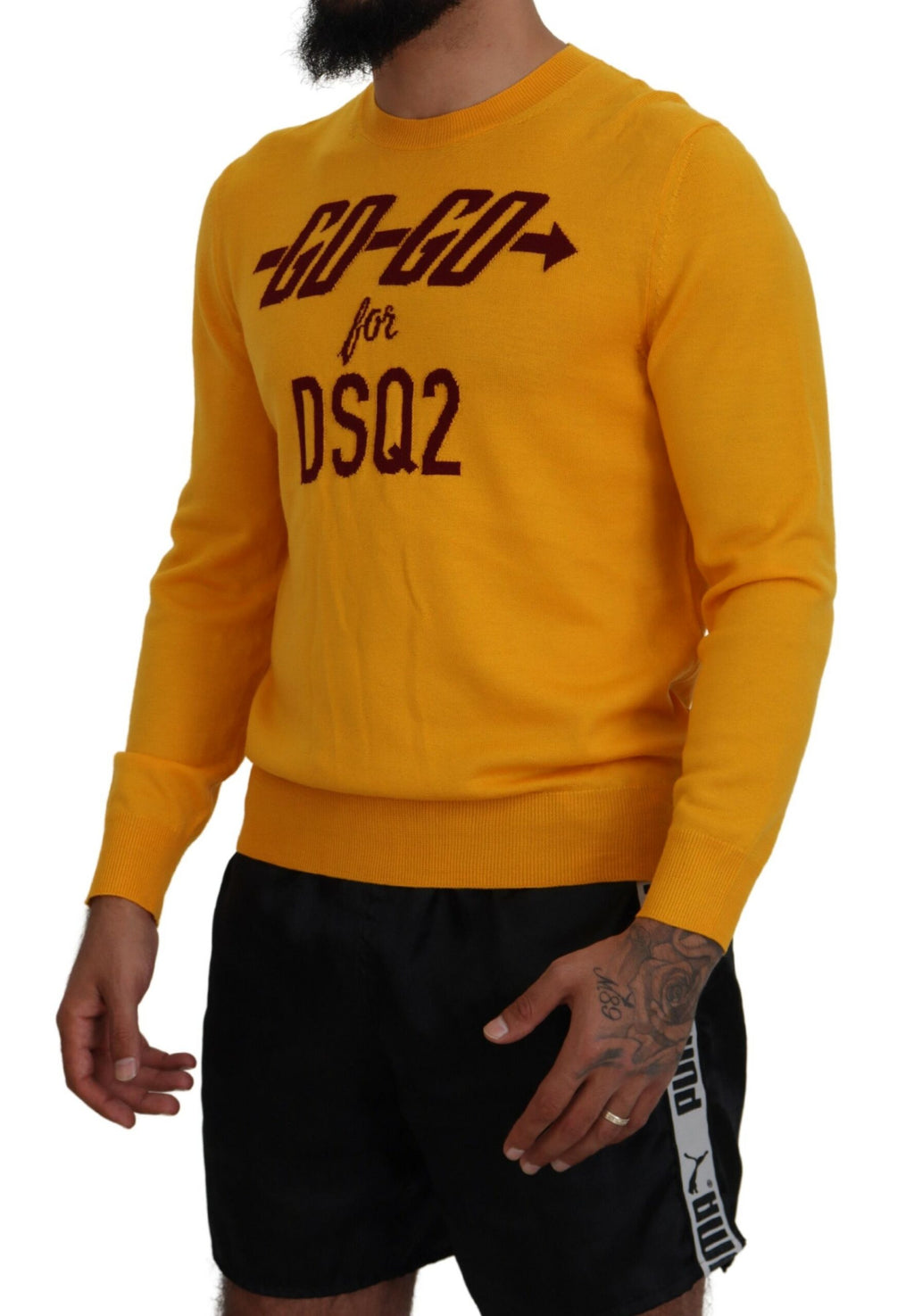 Pull homme en laine orange Dsquared² à manches longues, pull-over élégant avec logo discret visible sur l'image.