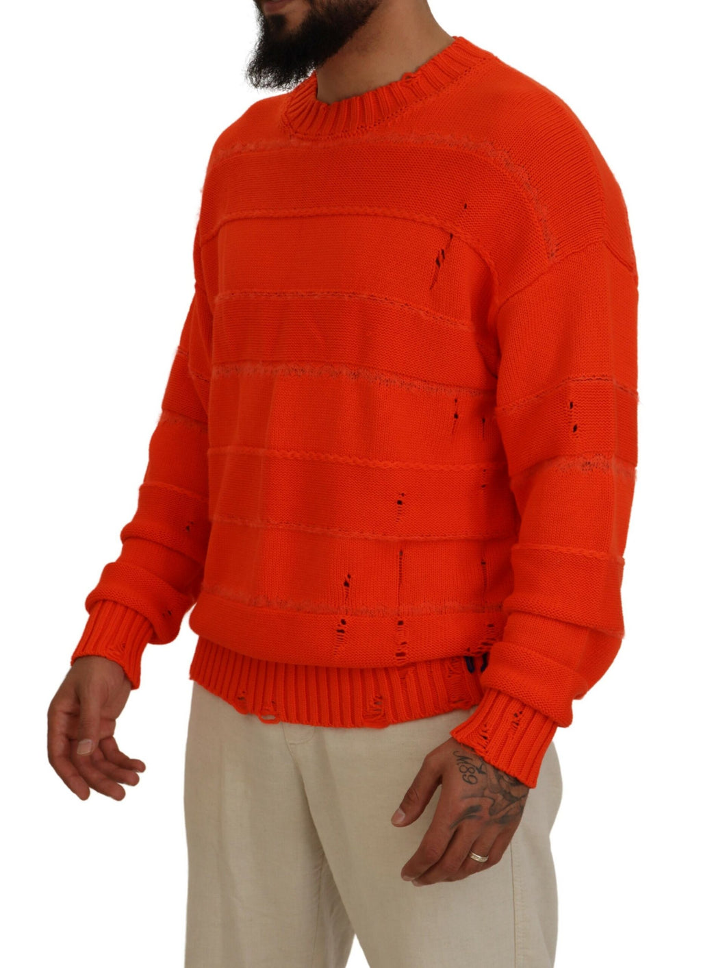 Pull à manches longues en coton orange pour homme de la marque Dsquared², doux et confortable, porté sur un modèle.