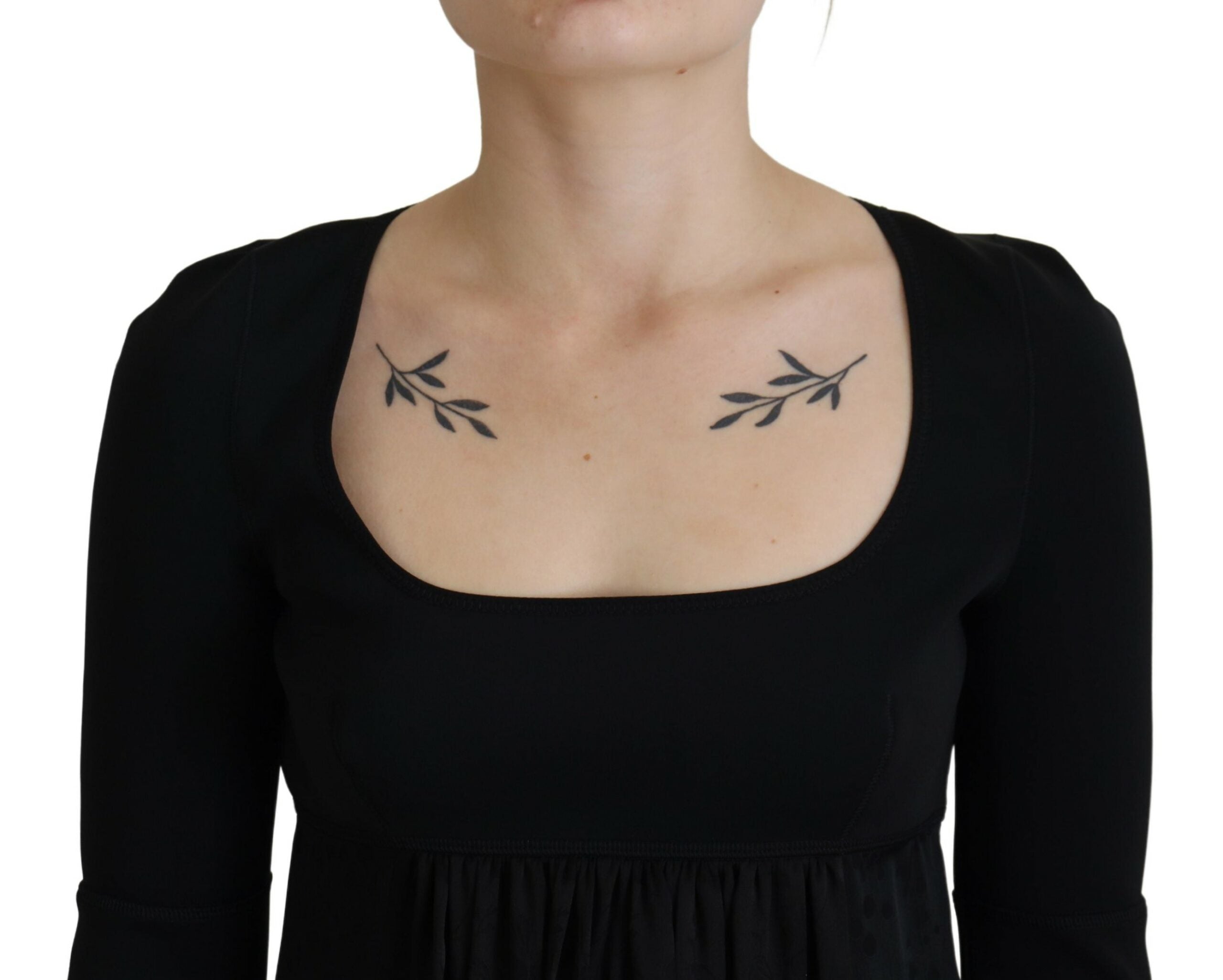 Robe femme noire à manches courtes en acétate de marque Dsquared², coupe en ligne A élégante, vue de face.