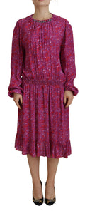 Robe longue à manches longues Dsquared² avec étoiles fuchsia brillantes et embellissements, design élégant et tendance.