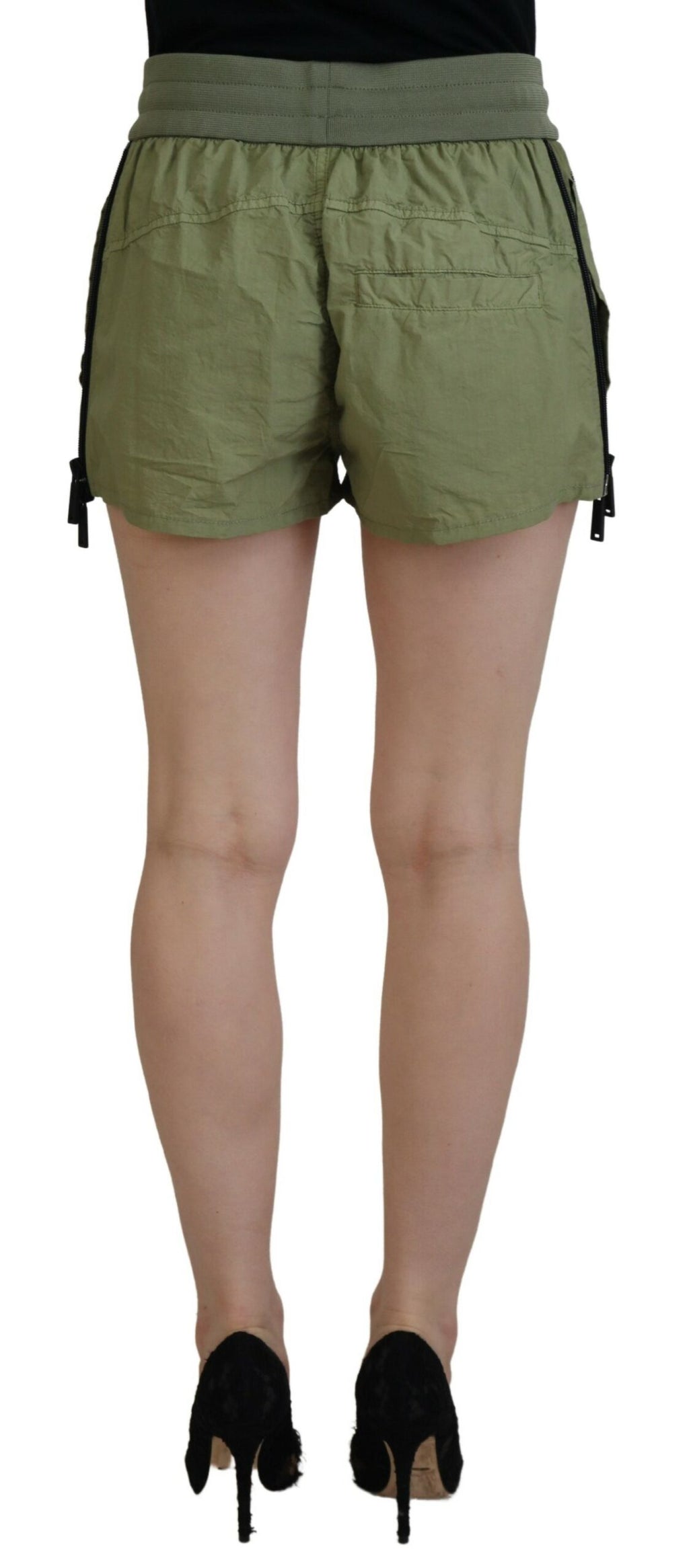Shorts en coton vert Dsquared² à taille mi-haute avec cordon de serrage et coupe tapered, visibles en image.